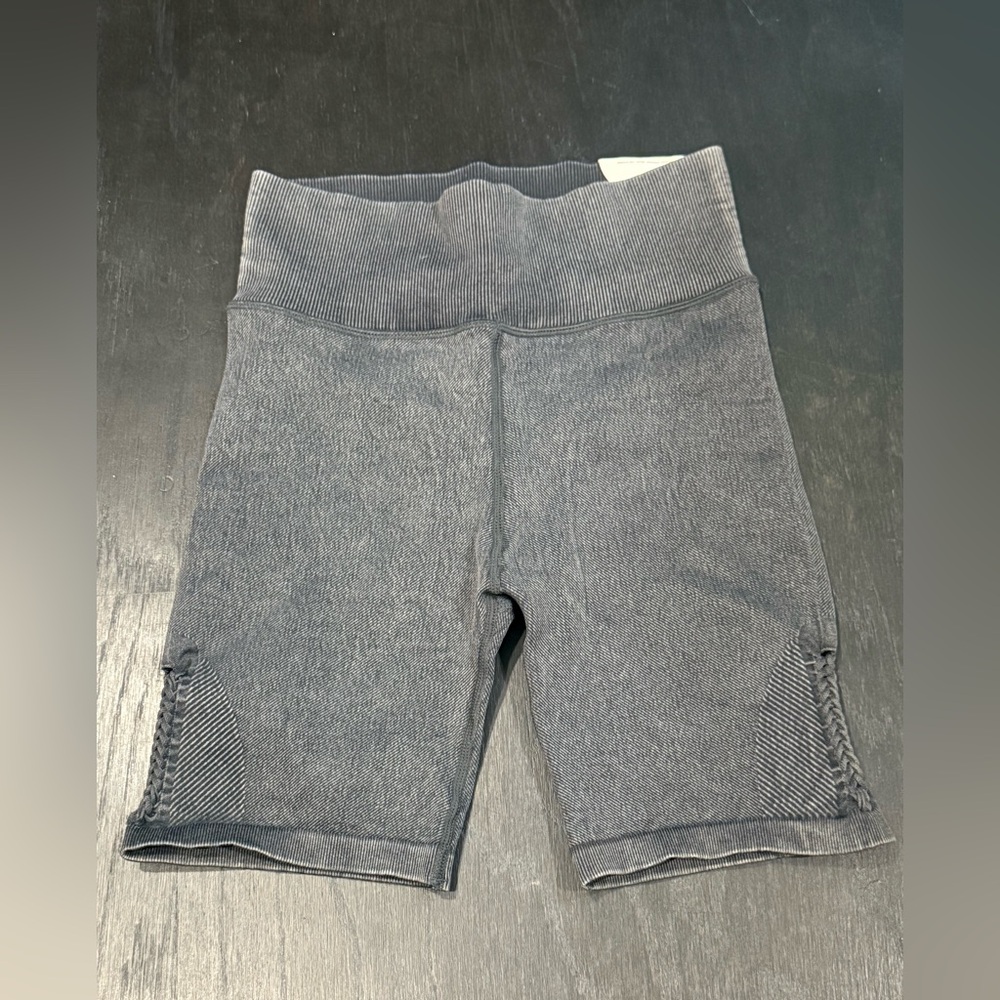 New Offline by Aerie Hi-rise 7" Inseam Gray Bike Short Size Small